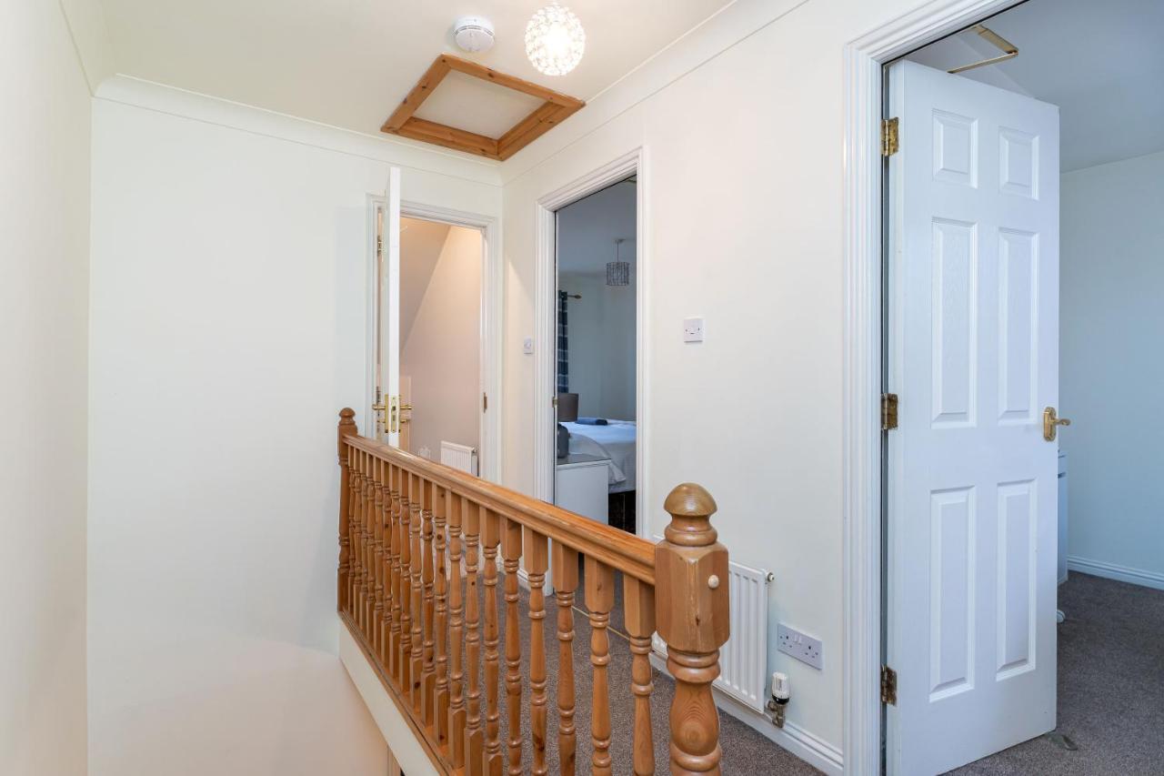 4 Bedroom Townhouse In Stirling Exterior photo
